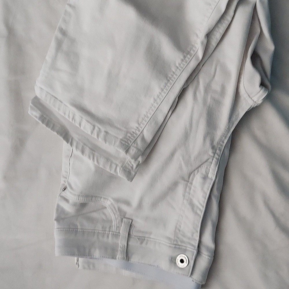 Liz Claiborne Capris.  Size 18W